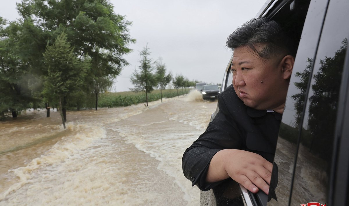 Kim Jong-un külastas üleujutustest mõjutatud piirkonda.