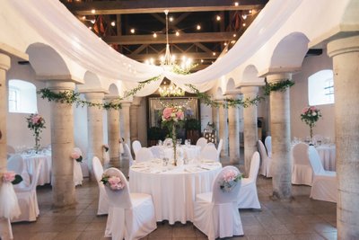 Meelika kaunistatud pulmasaal Padise Kastellis.