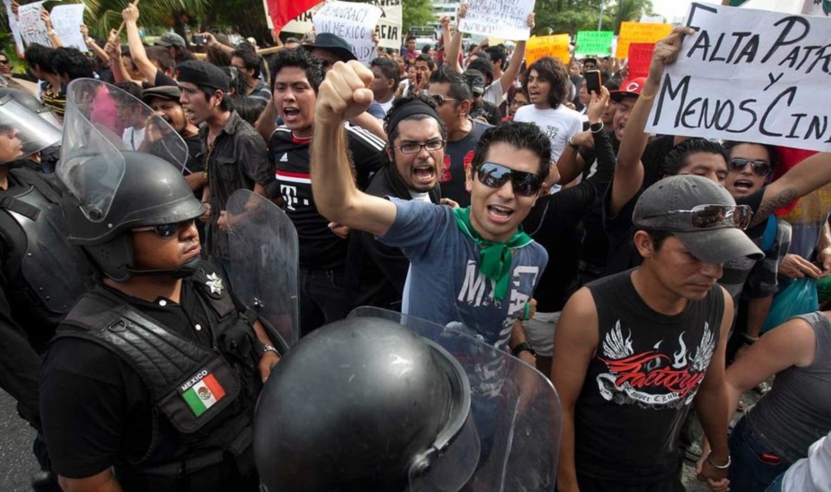 Kümned tuhanded mehhiklased protestisid ebaausate valimiste vastu. (Foto: Scanpix/Reuters)