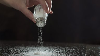 Повышенный риск гипертонии: в этих 8 продуктах соли больше, чем в пакете чипсов