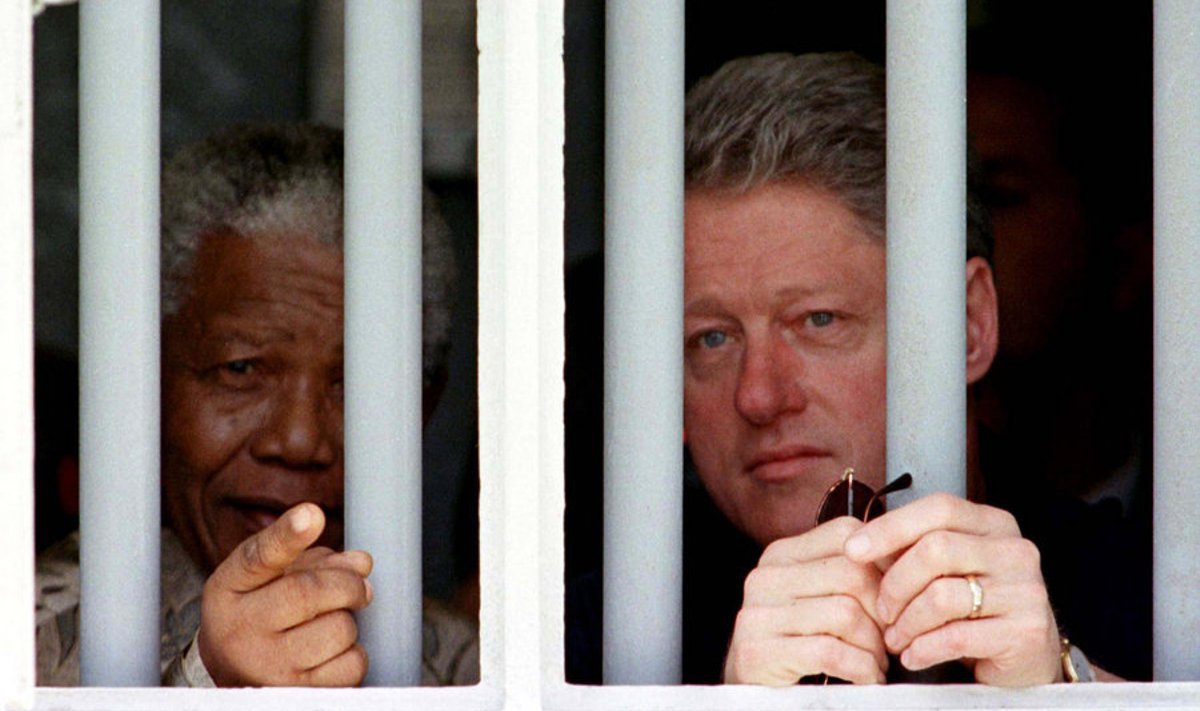 1998: Nelson Mandela tutvustas Bill Clintonile oma kunagist kongi Robbeni saarel.
