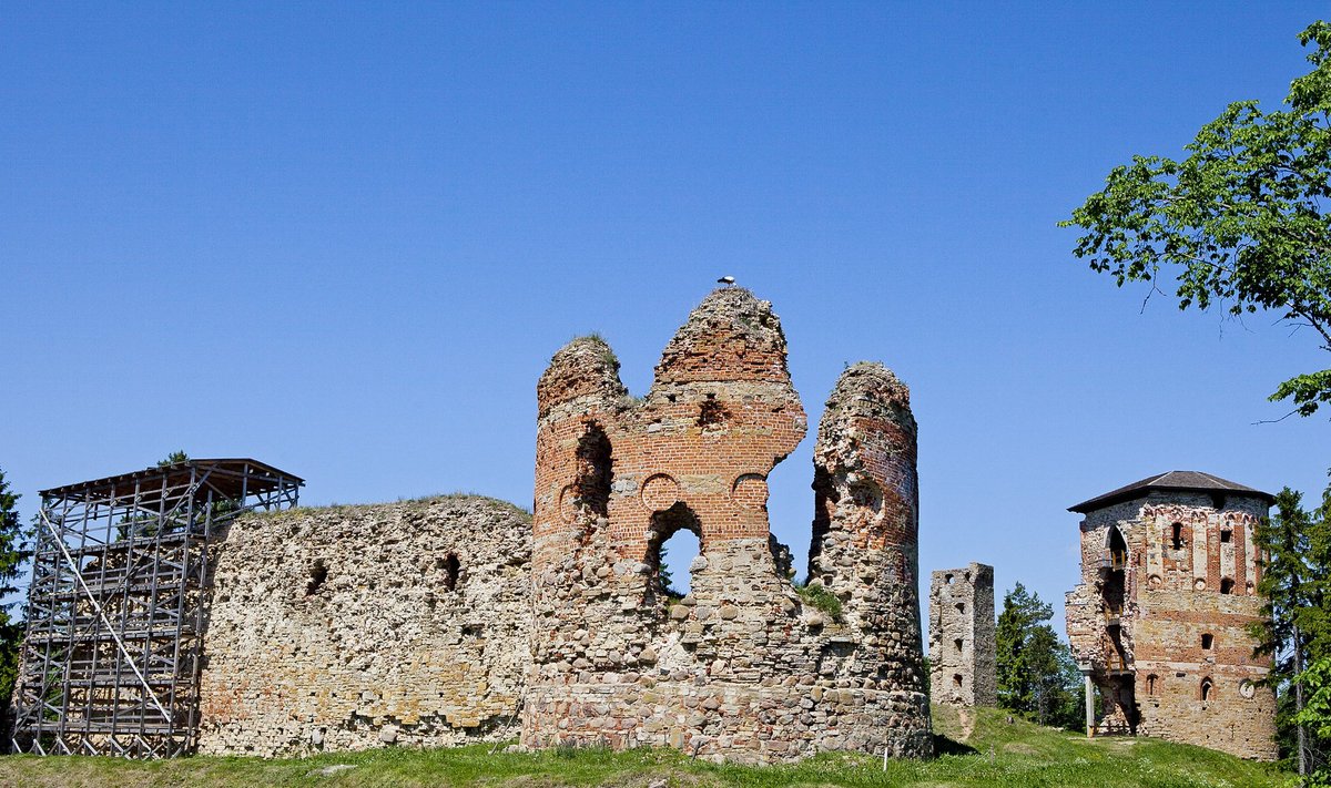 Vastseliina piiskopilinnuse varemed