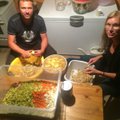 PALJU ÕNNE: Ise tehtud, hästi tehtud! Margus ja Anna-Greta Tsahkna tähistasid 10.pulma-aastapäeva mehise kartulisalatiteoga