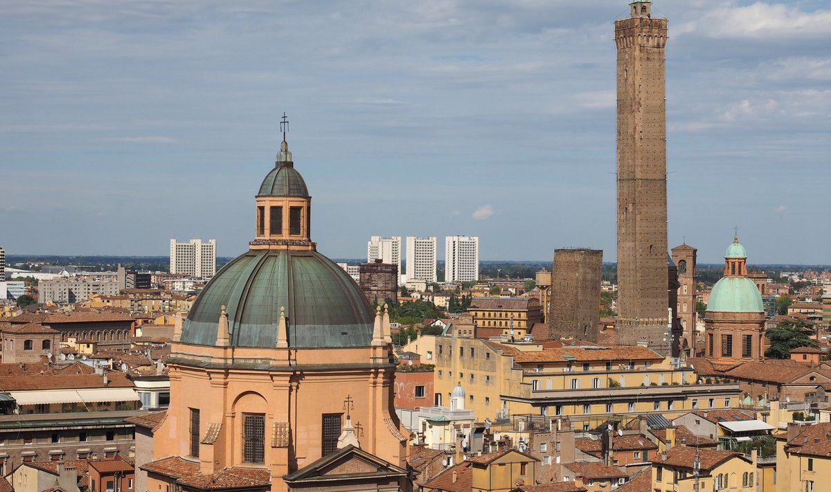 Garisenda torn on kahest kuulsast Bologna tornist lühim.