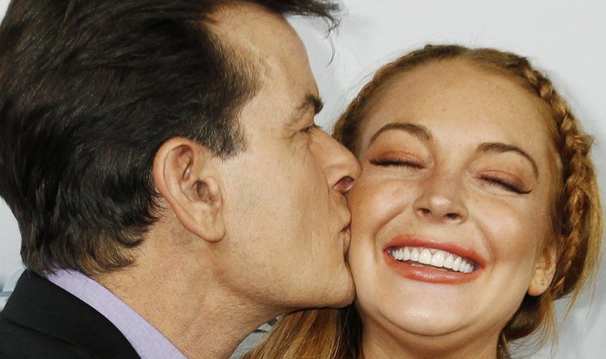 Cast member Sheen kisses co-star Lohan on the cheek at the premiere of "Scary Movie 5" in Hollywood