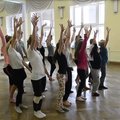 VIDEO: Muljed otse tantsuplatsilt! 64 noort tantsijat näevad vaeva, et anda publikule energiast pakatav kogemus