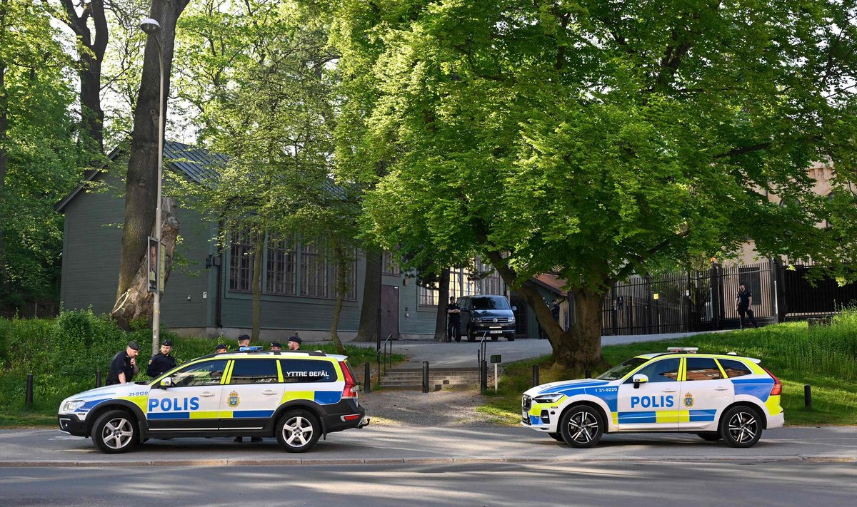 Rootsi politsei Iisraeli Stockholmi saatkonna lähedal.