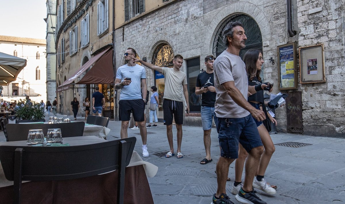 Henri Treial (vasakul) ja Renet Vanker täna Perugia vanalinnas.