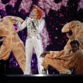 Võimas värk: Lady Gaga avaldas David Bowie'le Grammy galal austust vaatemängulise etteastega