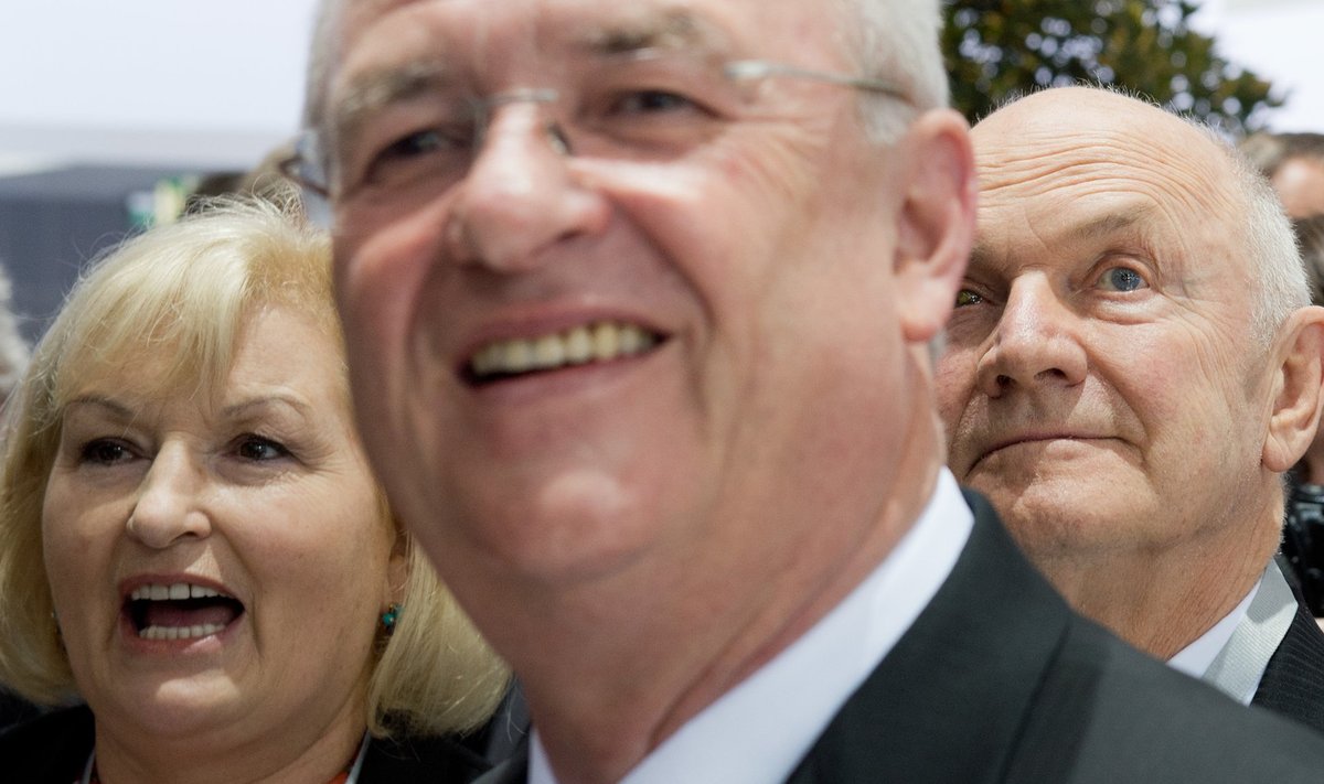 Ferdinand Piëch (paremal), tema naine Ursula ning Volkswageni juhatuse esimees Martin Winterkorn (esiplaanil)..