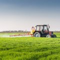 LUGEJA KÜSIB | Kas mürki pritsiv traktor on kõrvalseisjale ohtlik?