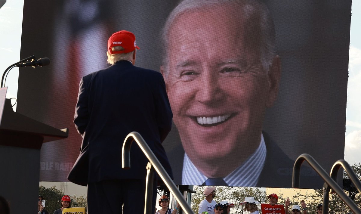 Donald Trumpile meeldib näidata kampaaniaüritustel videoid Joe Bidenist.