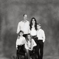 Упс! На рождественском фото семьи Кейт Миддлтон и принца Уильяма, от которого все в восторге, заметили „конфуз“