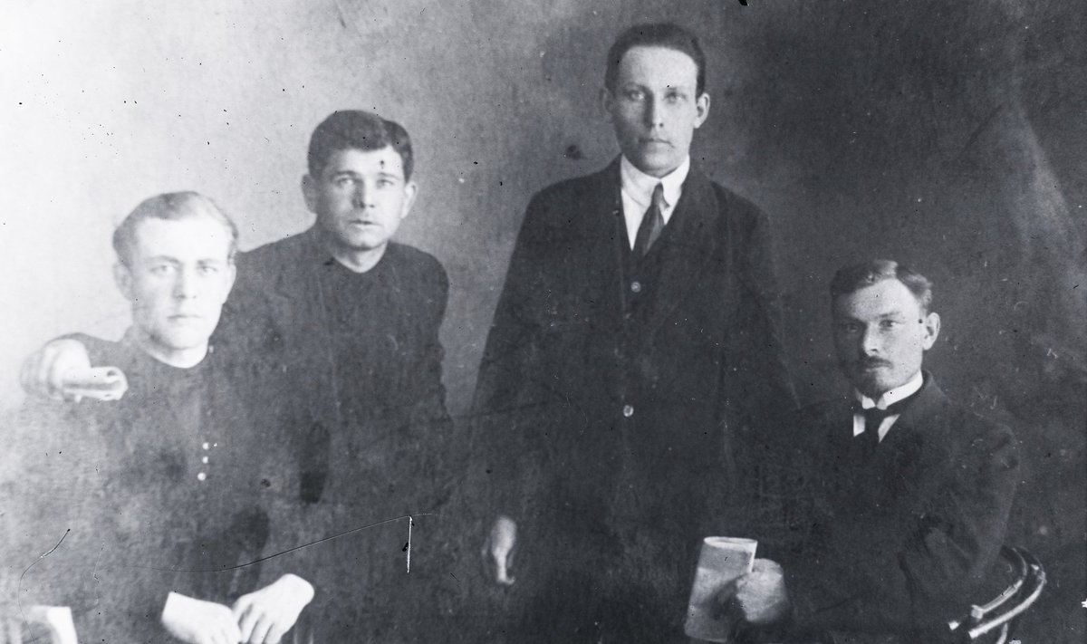RIIGIKUKUTAJAD RIIGIKOGUS: I Riigikogu kommunistliku rühma liikmed 1922. Vasakult: Eduard Kägu, Sergei Andrejev, Adolf Leevald, Johannes Vanja.