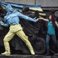 Venemaa välisministeeriumi ärritas Ukraina lipuvärvidesse võõbatud Nõukogude monument Sofias