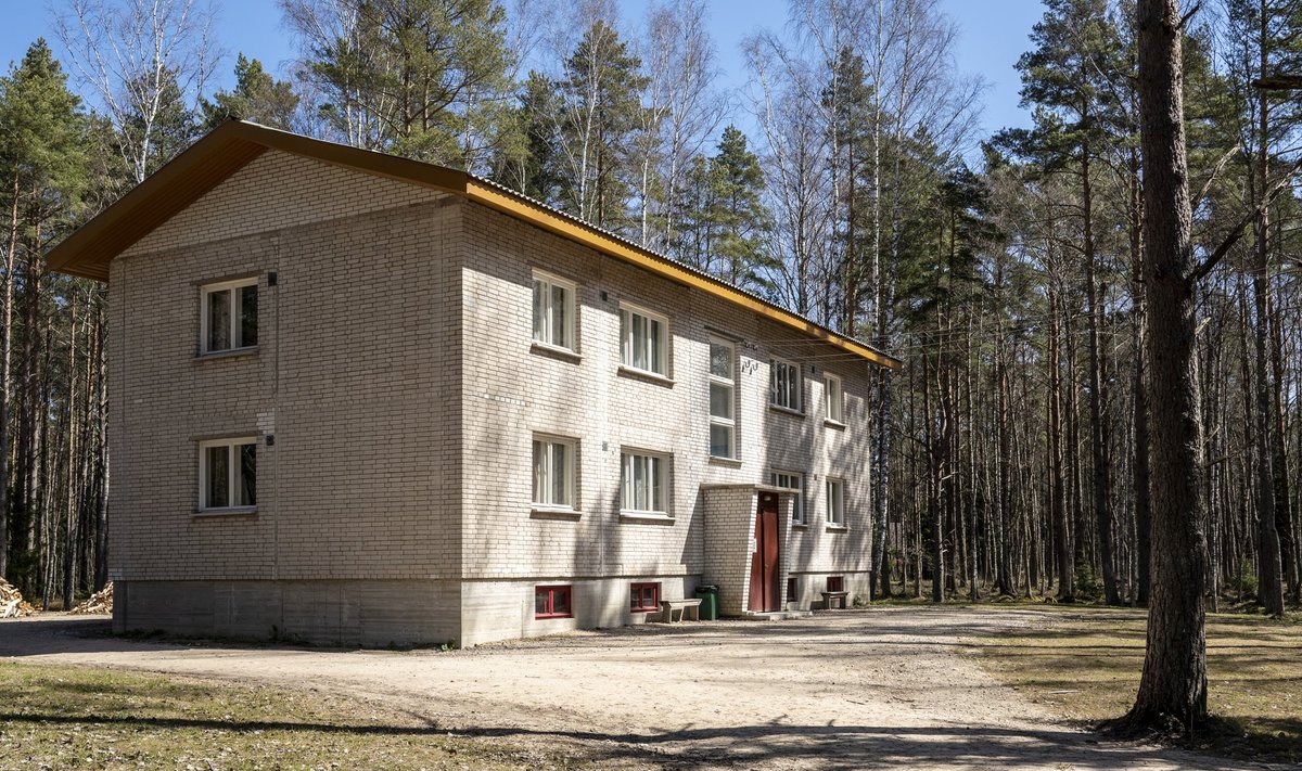 Vabaõhumuuseumi silikaattellistest kortermaja.