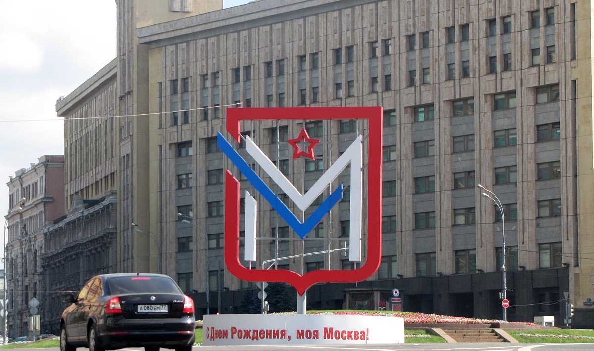 MOSKVA LINNUKE: Moskva uus sümbol ühendab endas Vene lipuvärve, ajaloolisest minevikust pärit punast viisnurka ja  valimissümbolit −  linnukest otse  M-tähe keskel.
