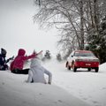 FOTOD: Kurb vaatepilt Võru rallilt: tüdrukud hüppasid viimasel hetkel lumehange