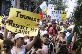 Tiina Laanem: turist, mine koju! Hoogu koguvad turismivastased meeleavaldused