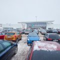ФОТО | Предпраздничный шоппинг уже в разгаре: парковки торговых центров в Таллинне забиты до отказа