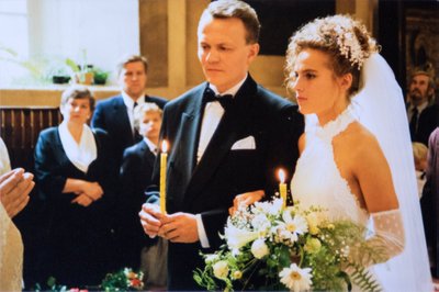 Peale New Yorgis abielu registreerimist 1994. aastal, tagasi tulles peeti ka Eestis 27.augustil kiriklikud pulmad.