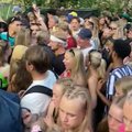 ВИДЕО | Жуткая давка на фестивале в Финляндии: людям пришлось перелезать через забор, чтобы выбраться с концерта