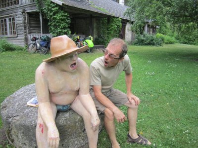 Kalame talus asuva Richard Sagritsa majamuuseumi õuel on mitmed huvitavad skulptuurid