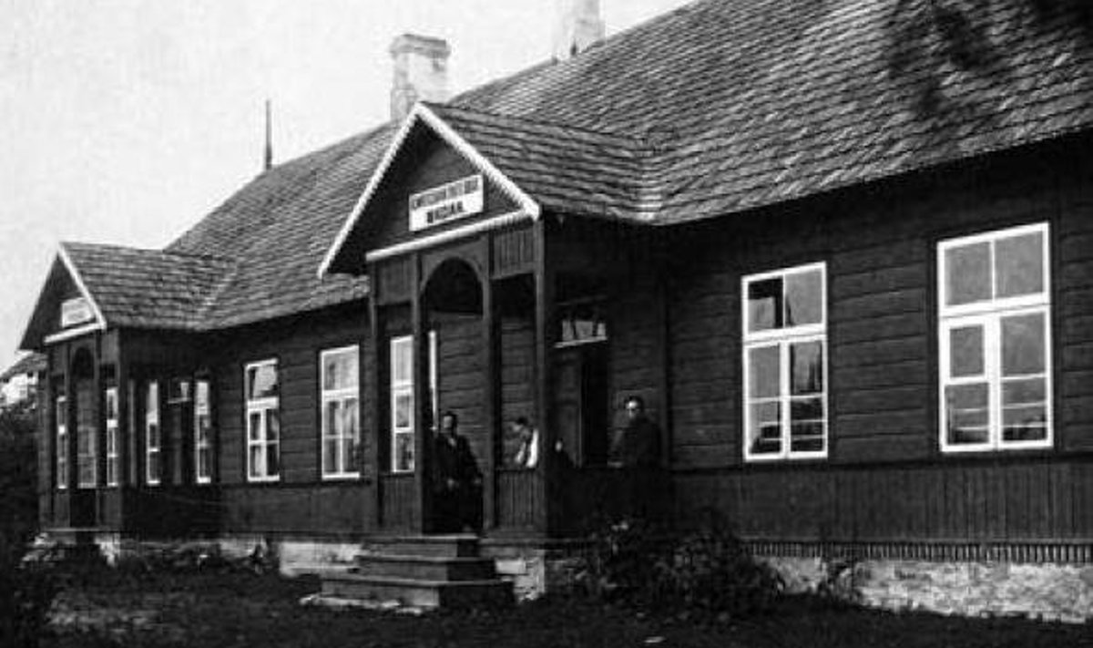 Sipa vallamaja. Vigala fotograafi M.Reiniku foto aastast 1913, pärineb algselt ERMist.