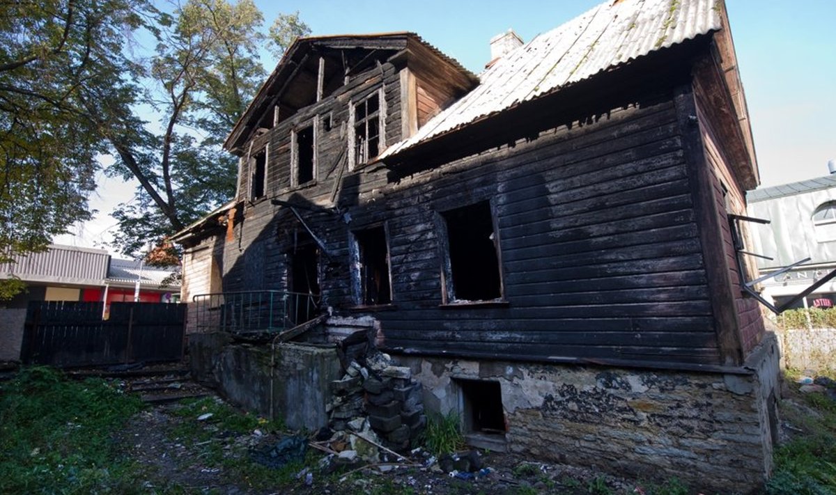 Vanalinna üks hirmsama väljanägemisega häbiplekke asub Aia 8, kus mahajäetud ilmega maja on viimaste aastate jooksul koguni seitse korda põlenud.