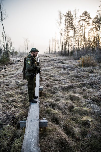 Patrullides otsib piirivalvur loodusest kõikvõimalikke märke inimtegevusest ja iseäranis ebaseaduslikust tegevusest.