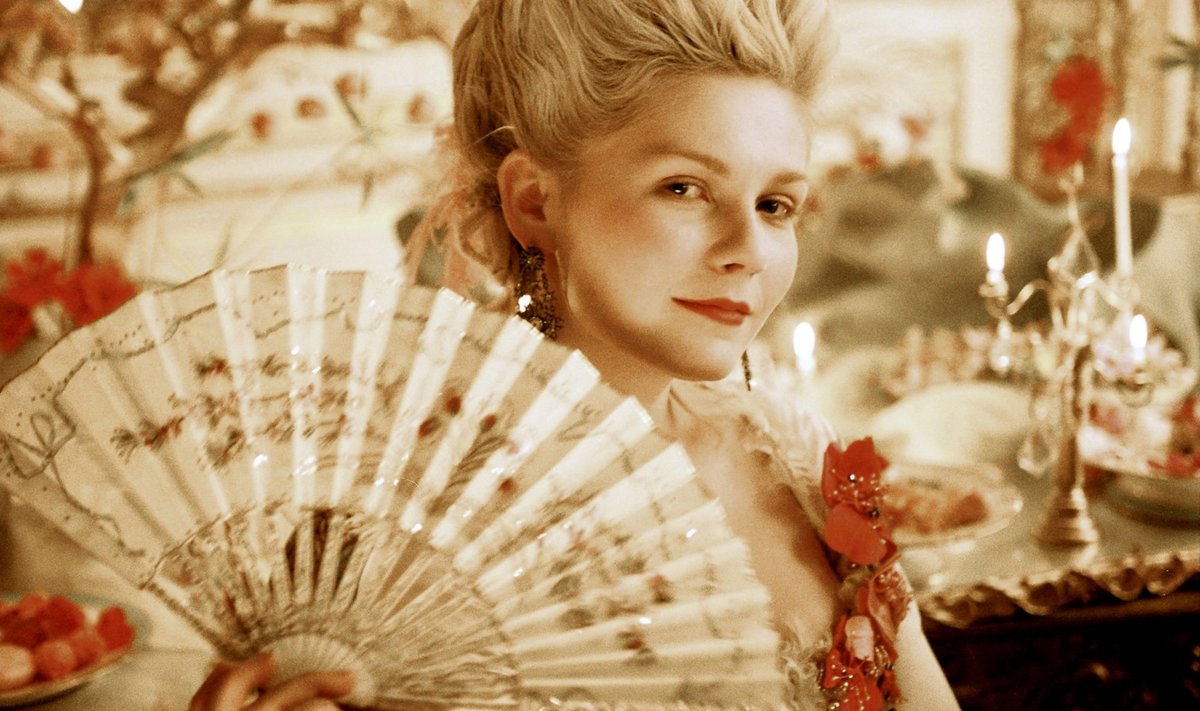 Juuli esimesel päeval alustava kino avafilm on „Marie Antoinette”.Kaader filmist