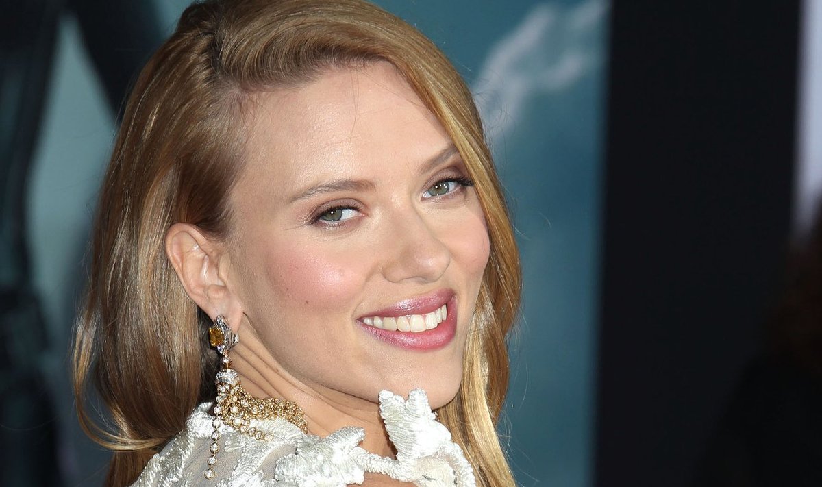Scarlett Johansson jagab pidude hooajaks meiginõuandeid.