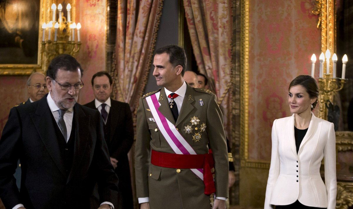 Peaminister Mariano Rajoy, kuningas Felipe VI ja kuninganna Letizia