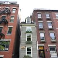 ФОТО | Рекордно узкий дом выставили на продажу в США