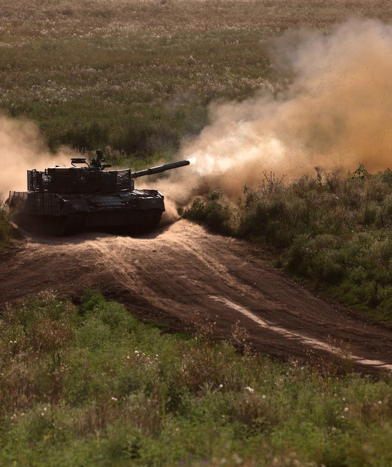 Ukraina sõjaväelased tankiga. Foto tehtud 1. augustil 2023 Donetskis.