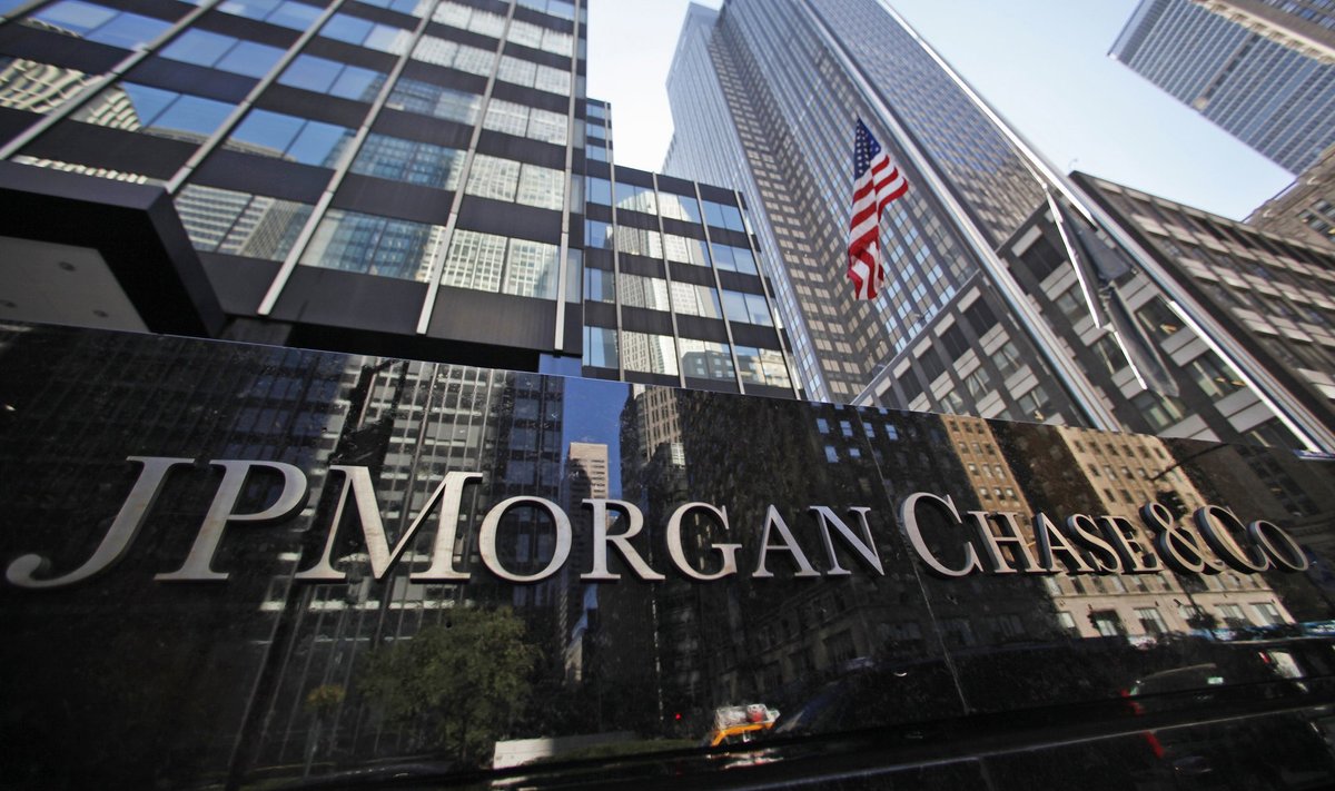 JPMorgan Chase ja Morgan Stanley põlvnevad samast ettevõttest. Pärast seda kui eelmise sajandi 30ndatel pidid USA kommertspangad eraldama Glass–Steagall seaduse tõttu oma tegevusest investeerimispanganduse lahkusid JPMorgani pangast Henry S. Morgan (JPMorgani asutaja lapselaps) ja Harold Stanley, et luua koos investeerimispanga Morgan Stanley.