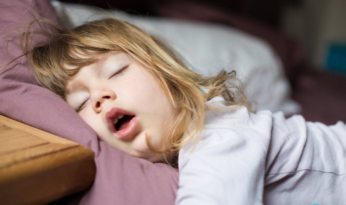 Üks müofunktsionaalse teraapia eesmärke on harjutada last suu asemel nina kaudu hingama. Selleks võib terapeut soovitada lapse suu ööseks kinni teipida.
