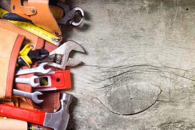 Meistrid, kelle kaasaskantavate tööriistade valikust ei leia suuremaid trelle või käsisaage, kasutavad sageli tööriistakotte või –vöösid. 