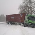 Veoauto kraavist väljatõmbamine takistas Tallinna ringteel liiklust