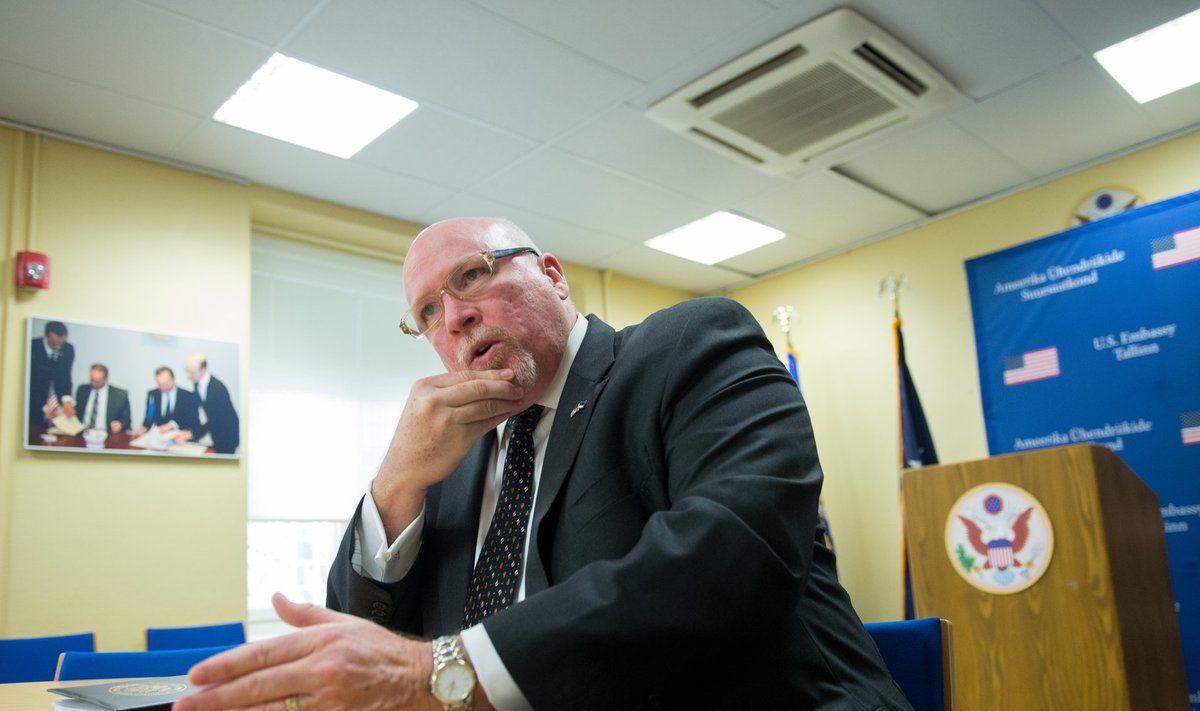 USA suursaadik Eestis James D. Melville jr teatas, et lahkub 29. juulil välisteenistusest.