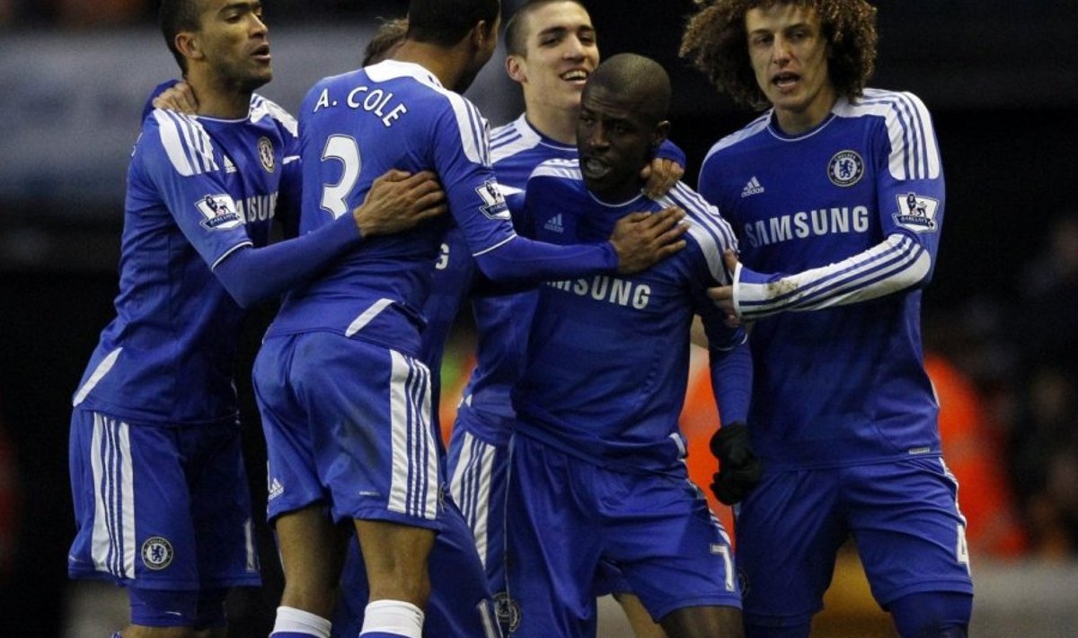 Chelsea mängijad rõõmustavad