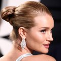 FOTOD: Lapseootel modell Rosie Huntington-Whiteley nägi punasel vaibal imekaunis välja