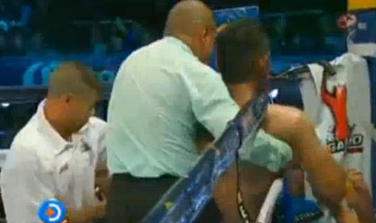 Mehhiko poksija Oscar Gonzalez hinge vaakumas 