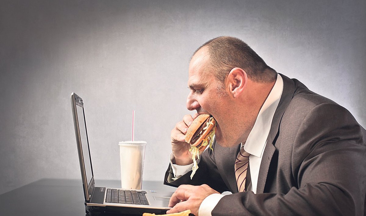 Prognoositakse, et lähima  kolme­kümne aasta jooksul  muutub ülekaalulisus globaalseks  epideemiaks. Selle põhjustajateks on ebatervislik toitumine,  istuv töö kontoris arvuti taga  ja vähene liikumine.