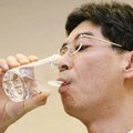 Jaapani poliitik jõi klaasitäie Fukushima jahutusvett