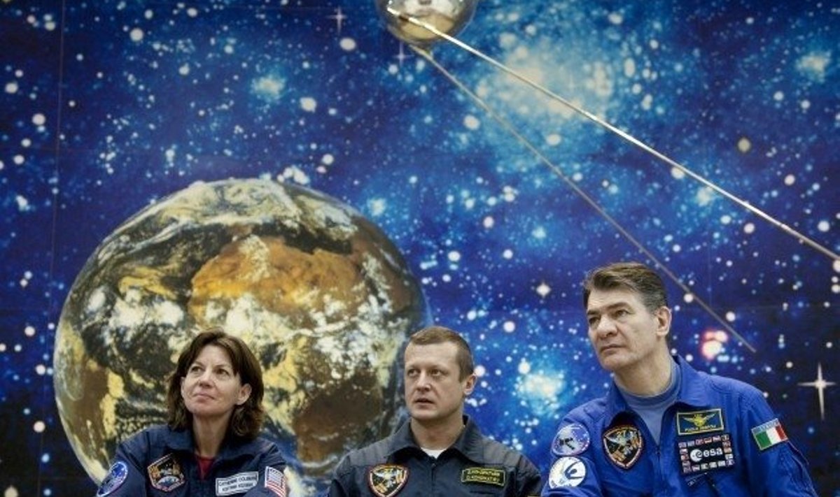 Rahvusvahelise Kosmosejaama meeskonnaliikmed USAst, Venemaalt ning Euroopast Baikonuris. Foto Sergei Remezov, Reuters