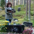 FOTOD: Andunud Jaak Joala fänn sõitis Moskvast Eestisse, et surma-aastapäeval laulja hauda külastada
