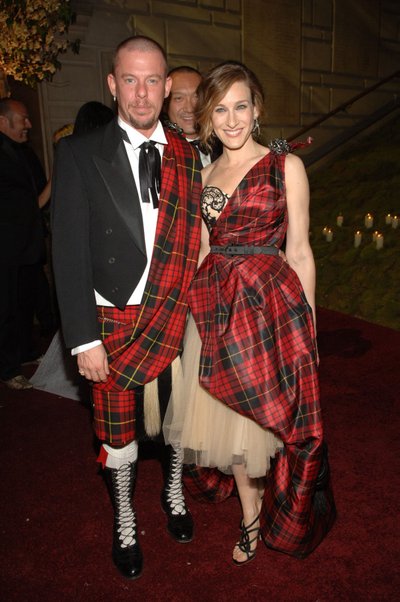 Sarah Jessica Parker 2006. aastal kleidi autori Alexander McQueeniga.