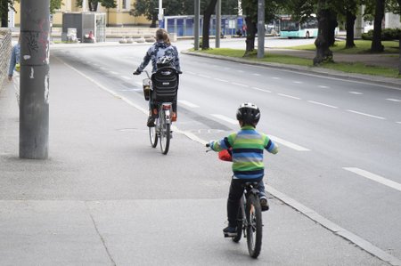 Lapsevanem võiks koolitee lapsega läbi sõita.