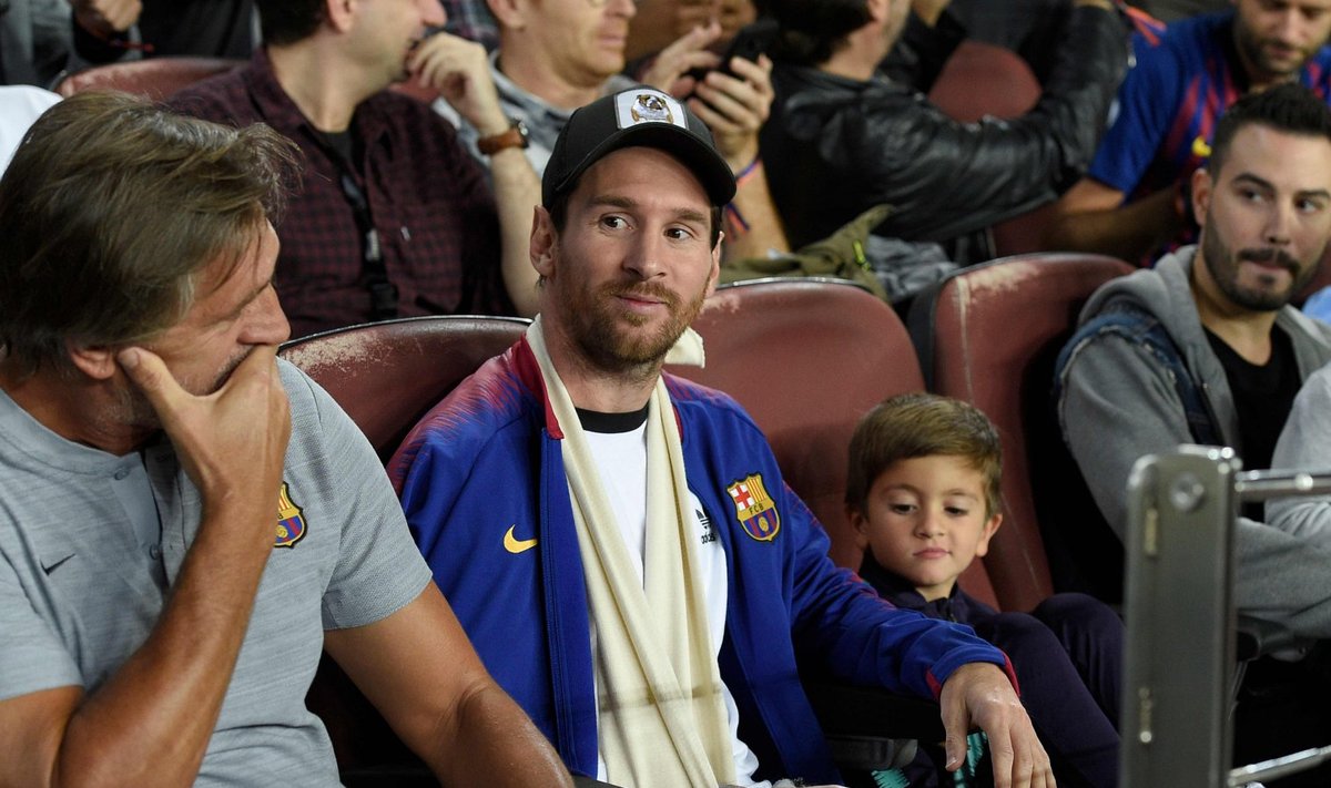 Lionel Messi tribüünil